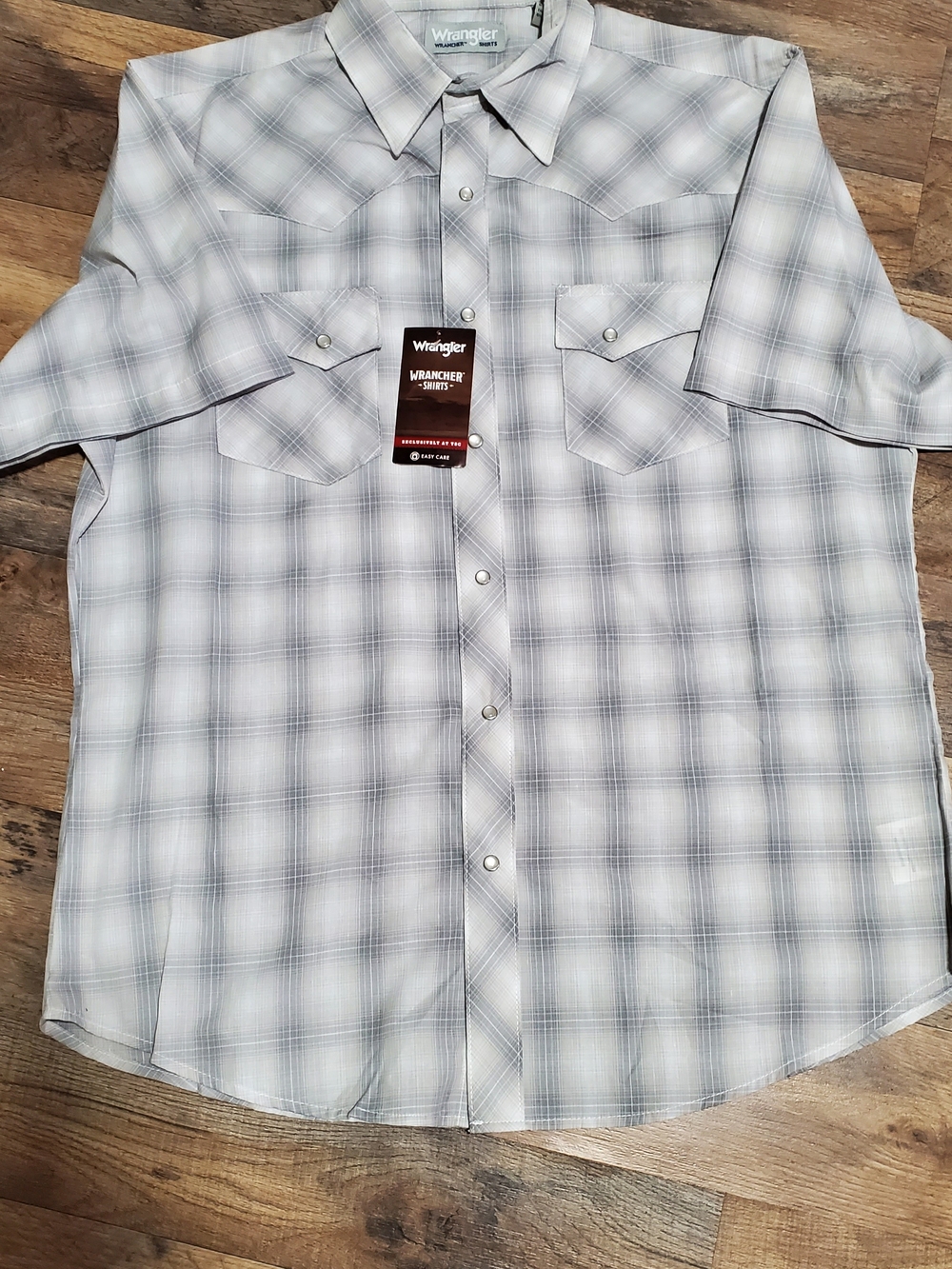 Wrangler Short Sleeve Plaid Button-Down Shirt - Light Gray & White